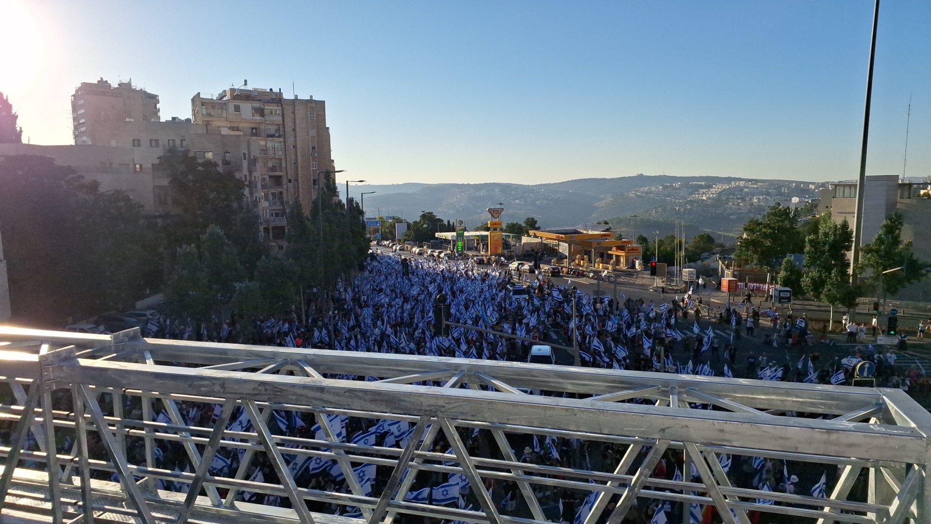 צעדת הדמוקרטיה הגיעה לירושלים: הכניסה לעיר נחסמה למשך שעות; אלו הסדרי התנועה מחר