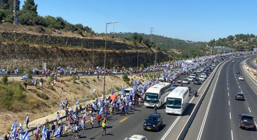 צעדת "הדמוקרטיה" לירושלים (צילום: שרון לנגר)