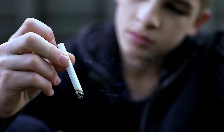 לפחות סיגרייה אחת ביום: הנתונים המבהילים אודות עישון בקרב ילדים ובני נוער