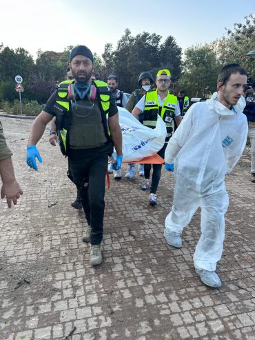 נחמן שי רביבי וצוות 'נשר' (צילום: זק"א ירושלים)