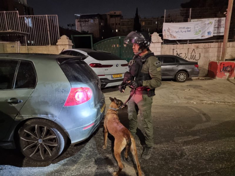 זירת פיגוע הירי בתחנת שלם (צילום: דוברות המשטרה)