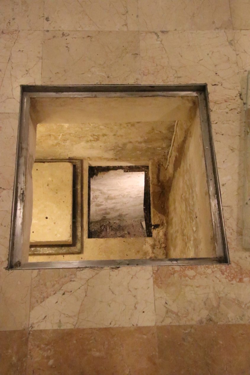 פתח הסליק הגדול ברמת רחל (צילום: יעקב אנגל - ג'וחה)