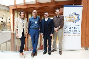 מימין - פרופ' דן טרנר, אלי רנוב, פרופ' עופר מרין, ד"ר רננה אופן (צילומים אפרת פרג'ון, שערי צדק)