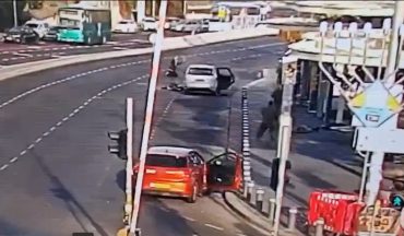 זירת הפיגוע (צילום: מתוך מצלמות אבטחה)