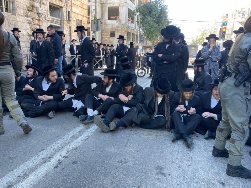 מחאת החרדים הקיצונים בצומת שמואל הנביא-יחזקאל (צילום: דוברות המשטרה)