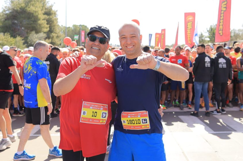 איציק וקסלר ומשה ליאון במרתון ירושלים 2023 (צילום: ארנון בוסאני)