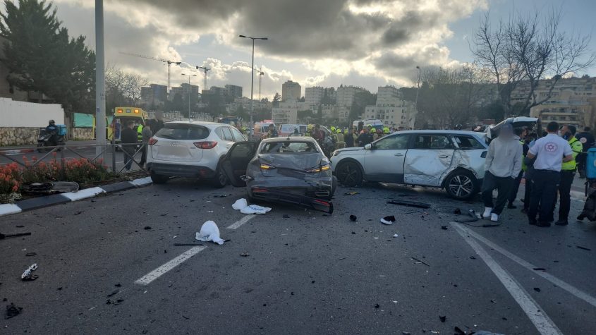 זירת התאונה הקשה (צילום: תיעוד מבצעי כבאות והצלה ירושלים)