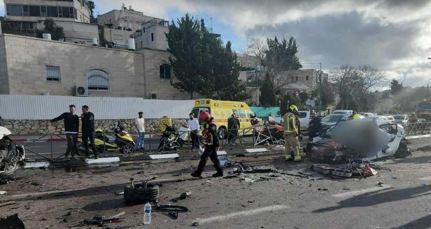זירת התאונה הקשה (צילום: תיעוד מבצעי מד"א)