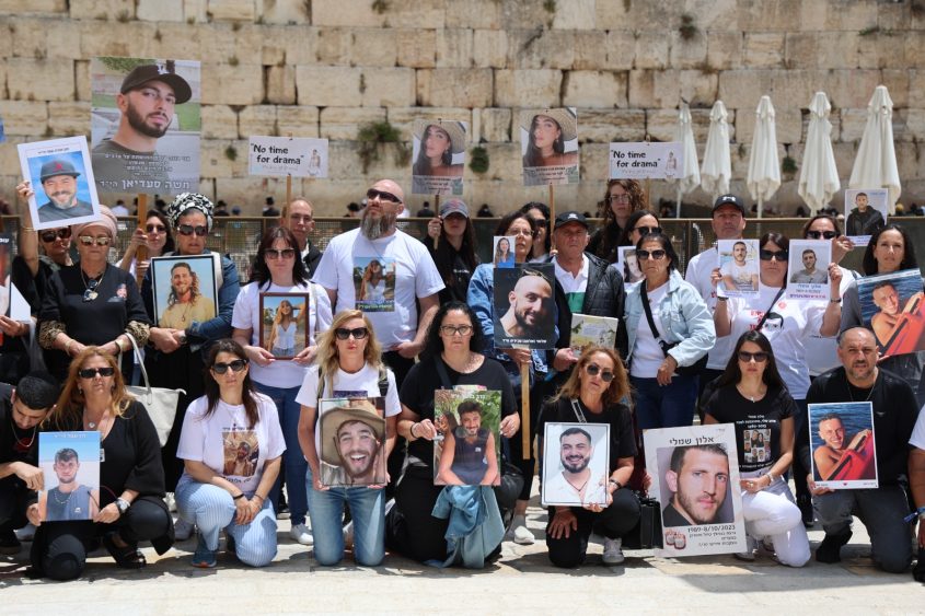 טקס לזכר נרצחי 'הנובה' בכותל המערבי (צילום: המורשת לכותל המערבי)
