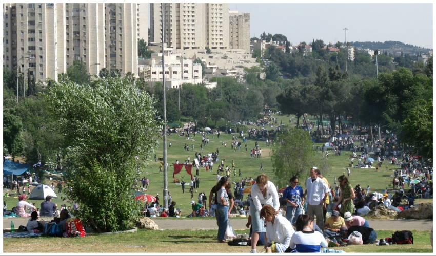 גן סאקר ביום העצמאות צילום Adiel lo מתוך ויקיפדיה