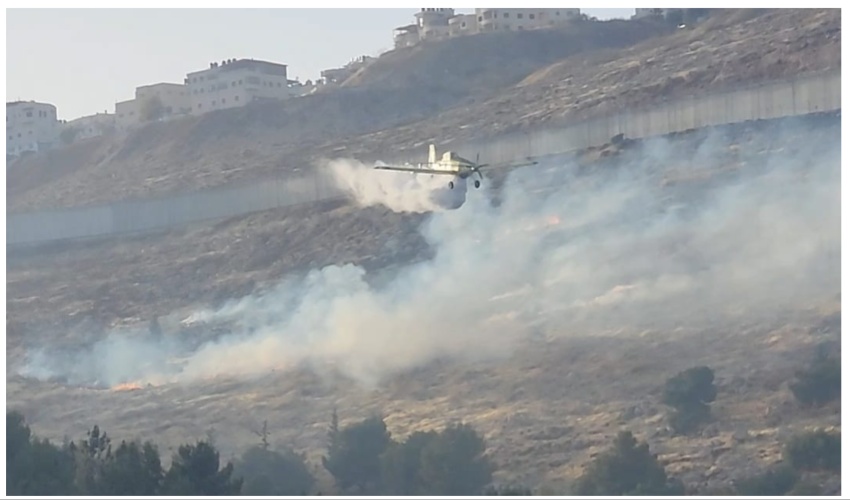 מטוס כיבוי בשריפה ביער מיר (צילום: תיעוד מבצעי כב"ה ירושלים)