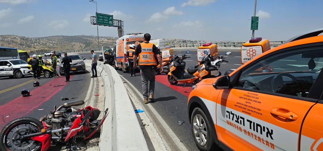 זירת התאונה בעליות לירושלים (צילום: איחוד הצלה)