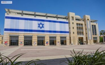 בניין העירייה בכיכר ספרא (צילום: ארנון בוסאני)