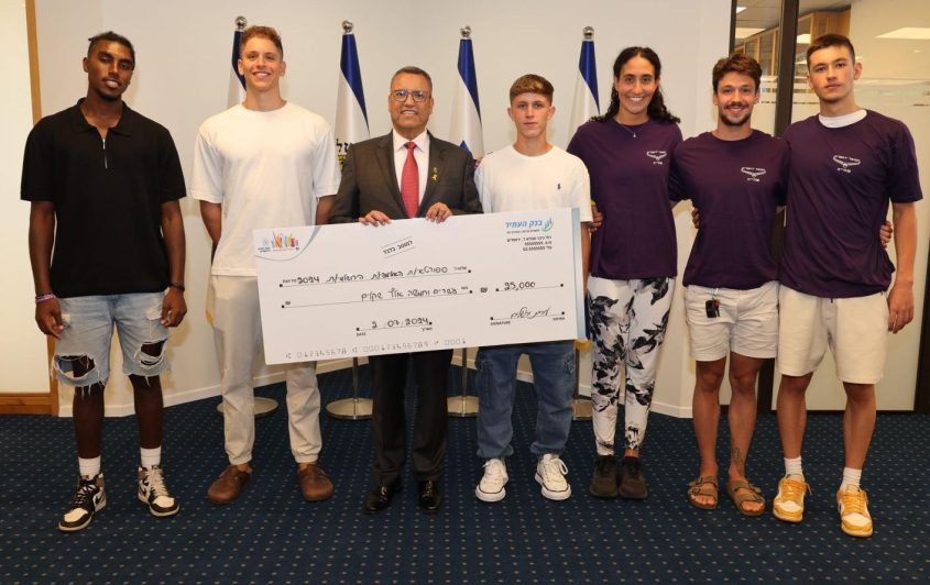 הספורטאים הירושלמים לאולימפיאדה ביחד עם ראש העיר משה ליאון (צילום: צחי קראוס, לשכת ראש העיר)