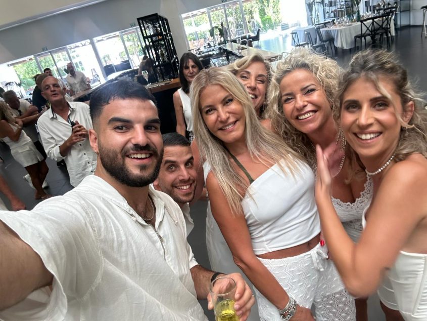 רם עם בנות המשפחה (צילום: אלבום משפחתי)