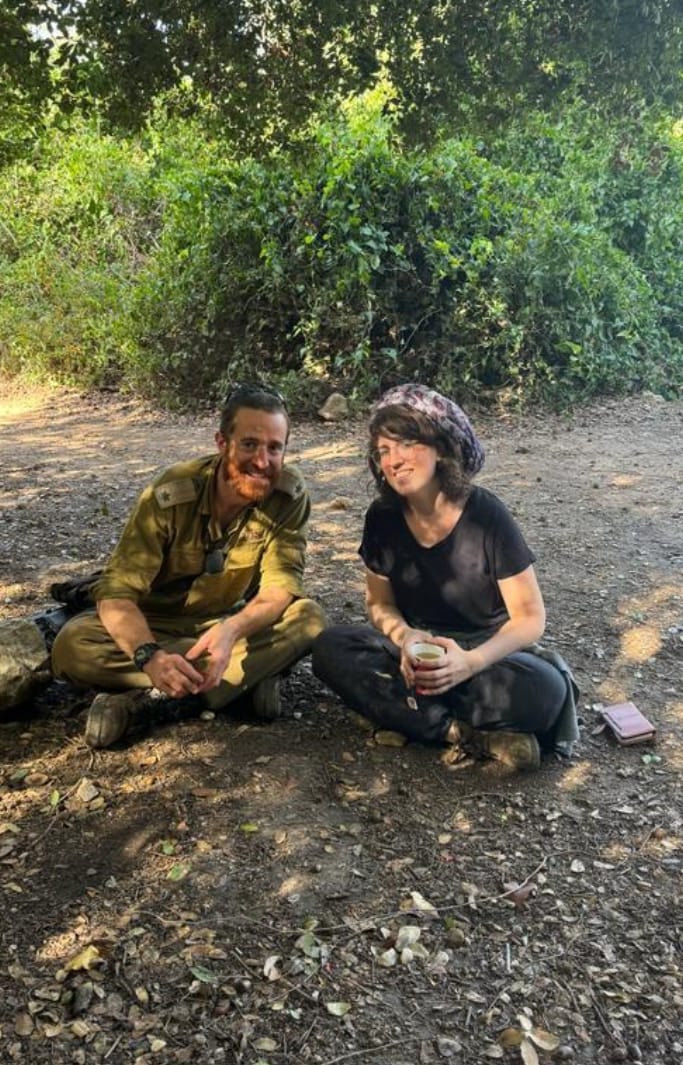אסתר אפלבוי ובן זוגה