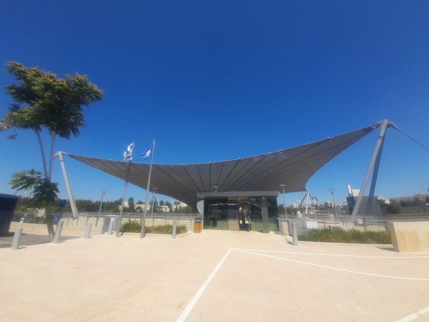 בניין הקריה הארכיאולוגית (צילום: אדם אקרמן)