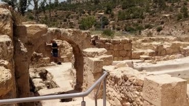 שרידי הכנסייה בעין חניה צילום אדם אקרמן