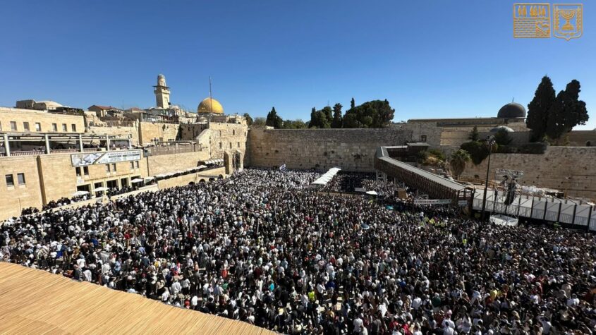 מעמד ברכת הכהנים של חול המועד סוכות (צילומים: הקרן למורשת הכותל המערבי)