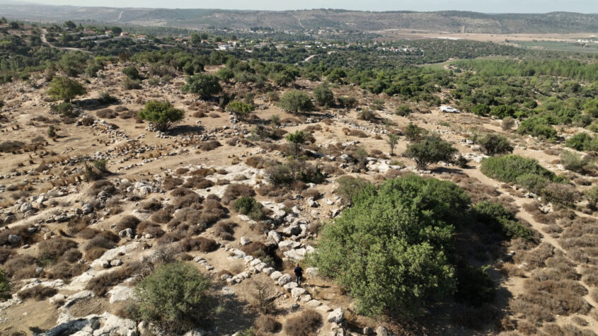 אתר העתיקות ח'רבת אום א-רוס (צילום אווירי: אמיל אלג'ם - רשות העתיקות)