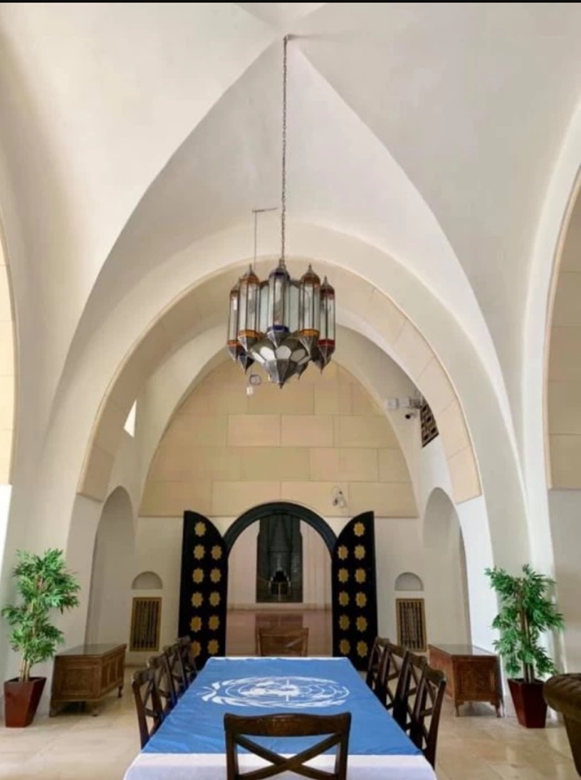פינת ההסבה לאורחים (צילום: אביעד בר נס-באדיבות ארכיון הארץ)