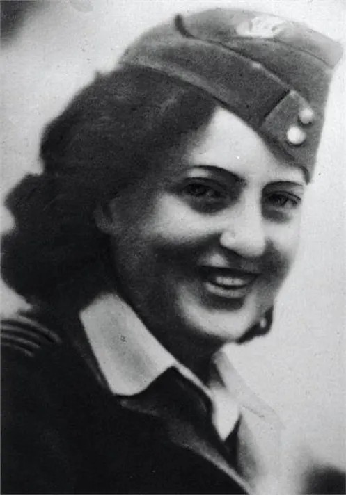 חנה סנש (צילום: מתוך ויקיפדיה)