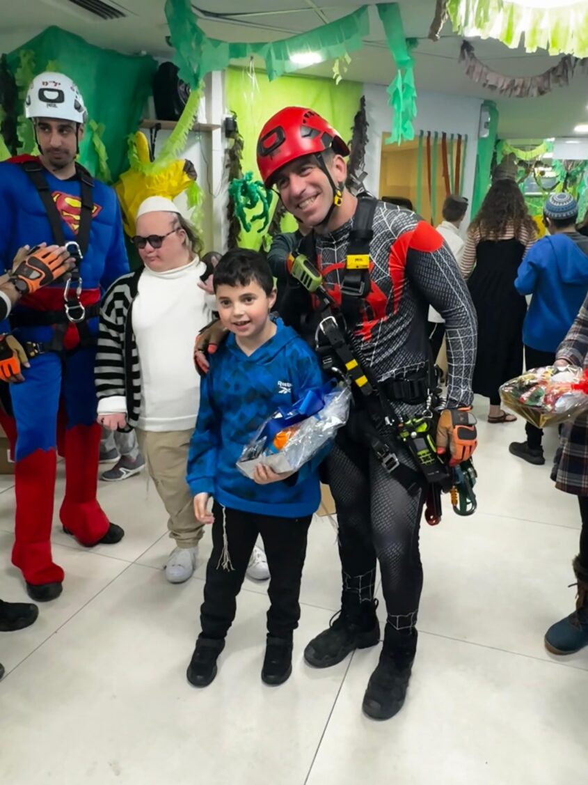 גיבורי העל מכבאות והצלה מחוז ירושלים ביום פעילות במכון פוירשטיין