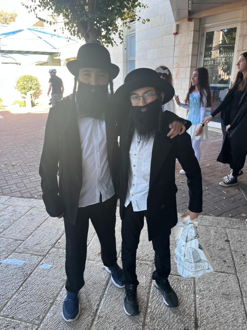 שחר וול ואלון עסיס, בית הספר קשת תלפ"ז