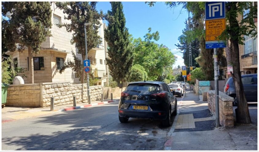 הסימון לעיוורים ברחוב חרל"פ (צילום. א.פ)