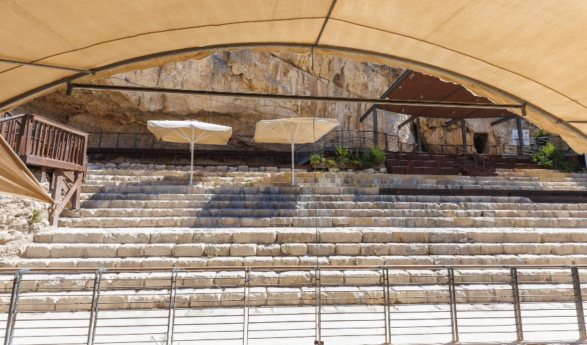 מדרגות בריכת השילוח בעיר דוד (צילום: אליהו ינאי, עיר דוד)