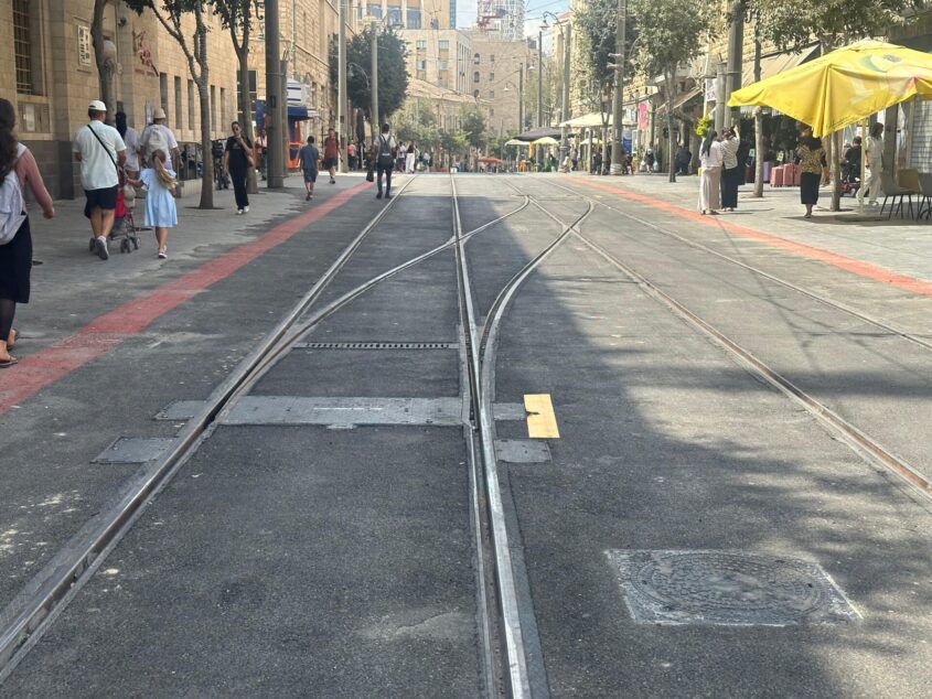 המסילות החדשות ברחוב יפו (צילום: באדיבות המצלם)