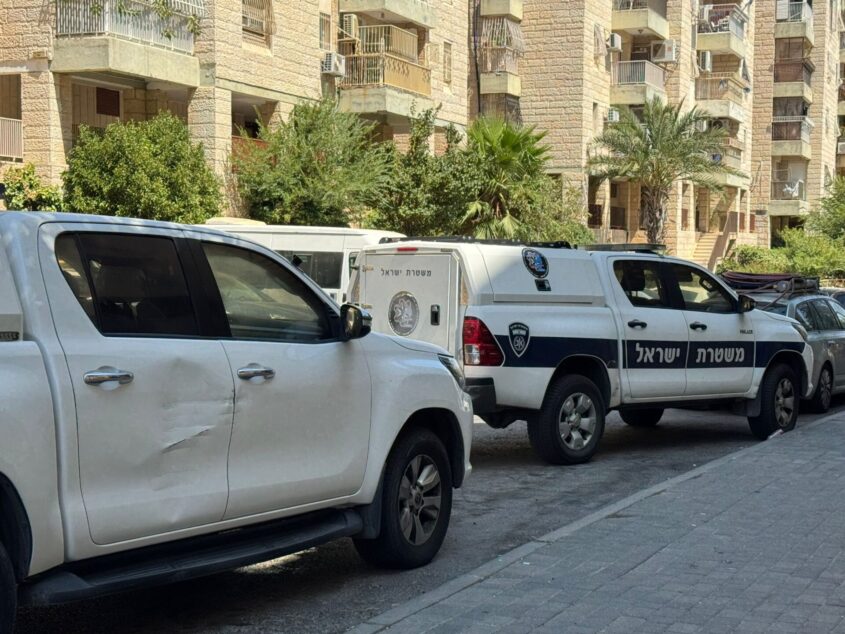 הזירה בארמון הנציב (צילום: דוברות המשטרה)