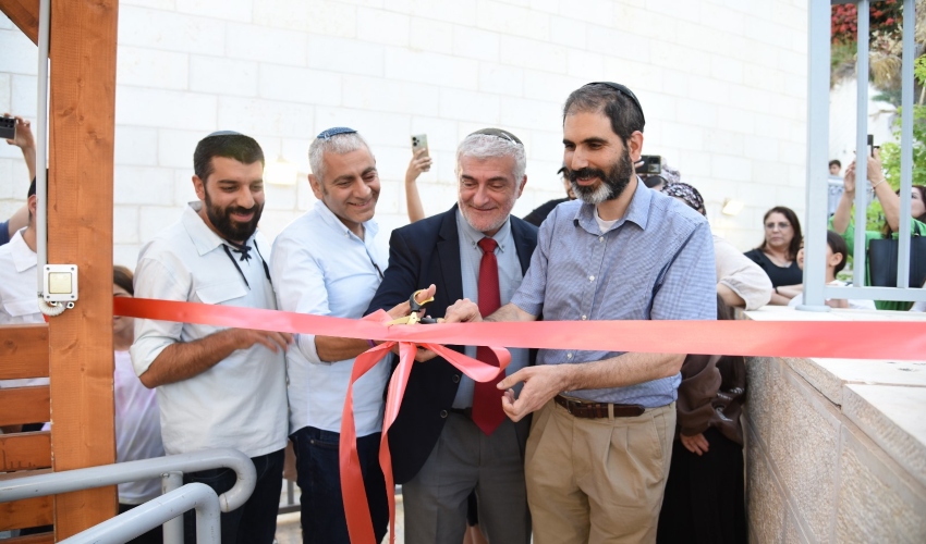 חנוכת פינת הנצחה לבוגרי סניף בני עקיבא חומת שאול שנפלו במלחמה (צילום: בני עקיבא)