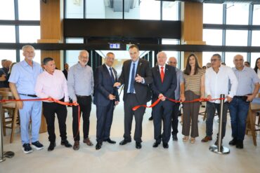 טקס חנוכת המתחמים וחדרי האירוח במעמד ראש העיר, משה לאון ושר הספורט מיקי זוהר (צילום: ארנון בוסאני)