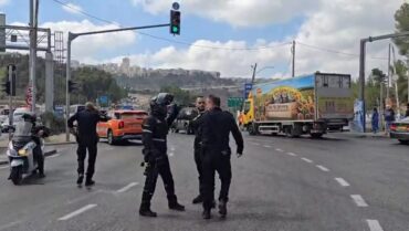 זירת הפיגוע בצומת רמות (צילום: דוברות המשטרה)