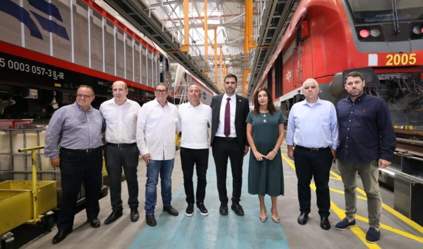 השרים מירי רגב ושלמה קרעי בסיור מתחם התפעולי של הרכבת בלוד (צילום: רכבת ישראל)