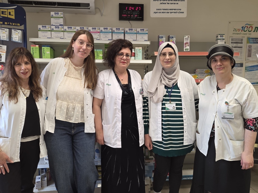 צוות בית מרקחת בית הכרם - מימין: בתיה סולומון, חנין שקיראת, צ'רה חסיד, אילנה ברסטצקי, יעל פליישמן (צילום: דוברות כללית)