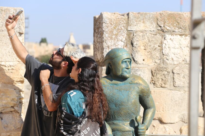 טיילת החומות בחנוכה (צילום: באדיבות פמ''י)