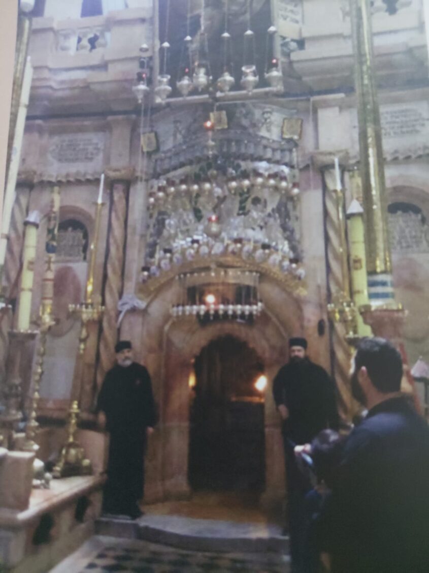 הכניסה לקבר ישוע בכנסיית הקבר (צילום: אדם אקרמן)