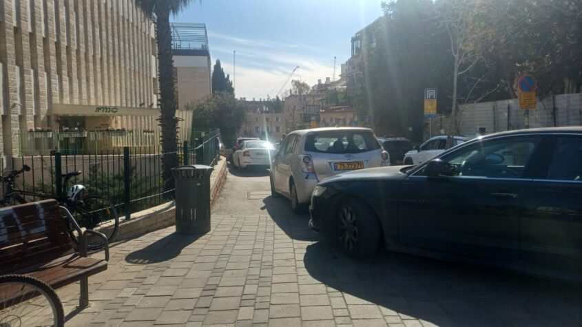 כניסה לקופת חולים מקור ברוך (צילום: ברחובות שלנו)