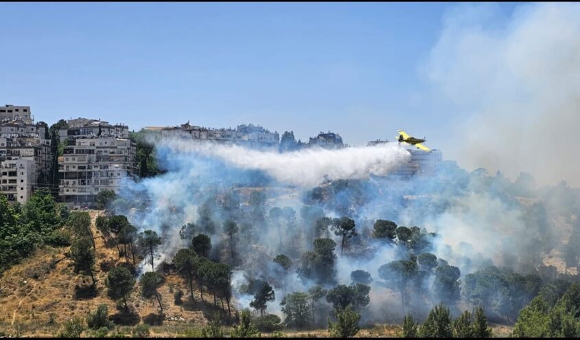 מטוס כיבוי בהרי בירושלים (צילום: תיעוד מבצעי כב''ה)
