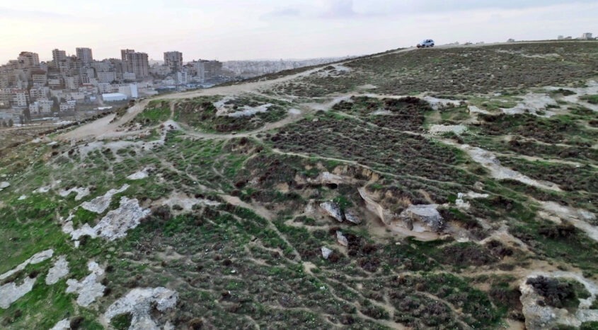 השטח שבו התגלה בית היוצר בהר הצופים (צילום: אמיל אלג'ם רשות העתיקות)