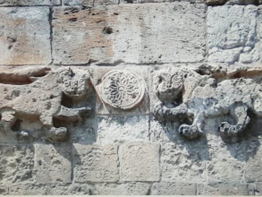 האריות שהתקין השליט ביברס על שער האריות (צילום: אדם אקרמן)