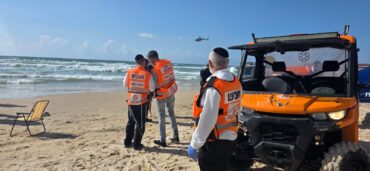 חיפושים אחר שלמה ישעיהו שפיגל בחוף בנתניה (צילום: איחוד הצלה)