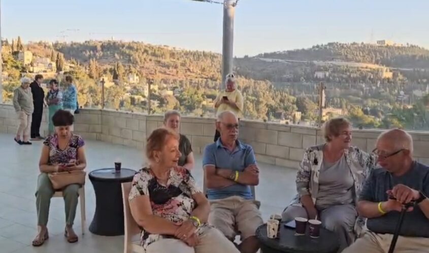 שורדי השואה במרכז ציפורי (צילום: האגודה הירושלמית לניצולי השואה)