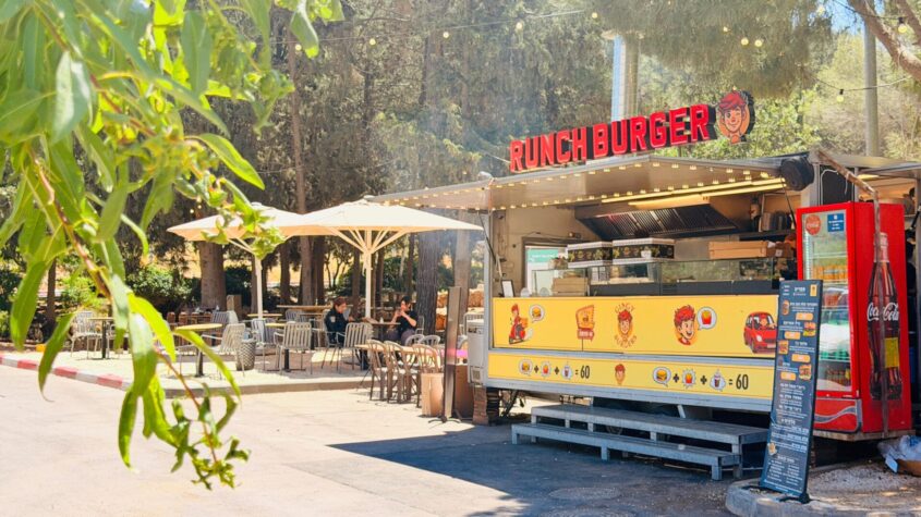 ראנץ' בורגר בעין יעל (צילום: יוני סיבוני)