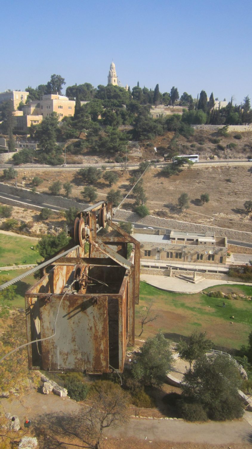 הרכבל מעל לגיא בן הינום (צילום: אדם אקרמן)