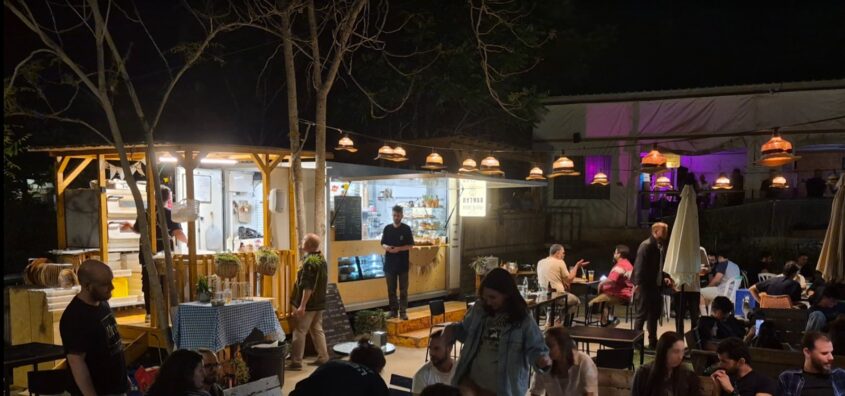 פיצה בר המפלצת (צילום: ברק פוליבודה)