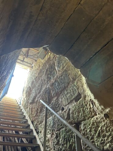 הכניסה לאמת הביאר (צילום: בית הספר שדה כפר עציון)