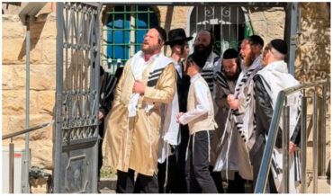 המתקפה החרדית על בית הקפה (צילום: ע.פ)